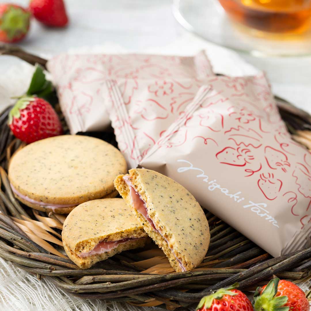 いちごミルクサンドクッキー(1箱4個入)